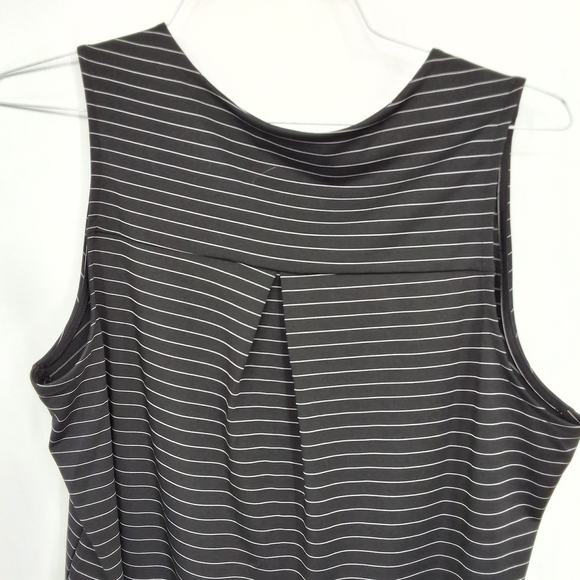 Banana Republic Large Sleeveless Black and White Top - Picture 5 of 5